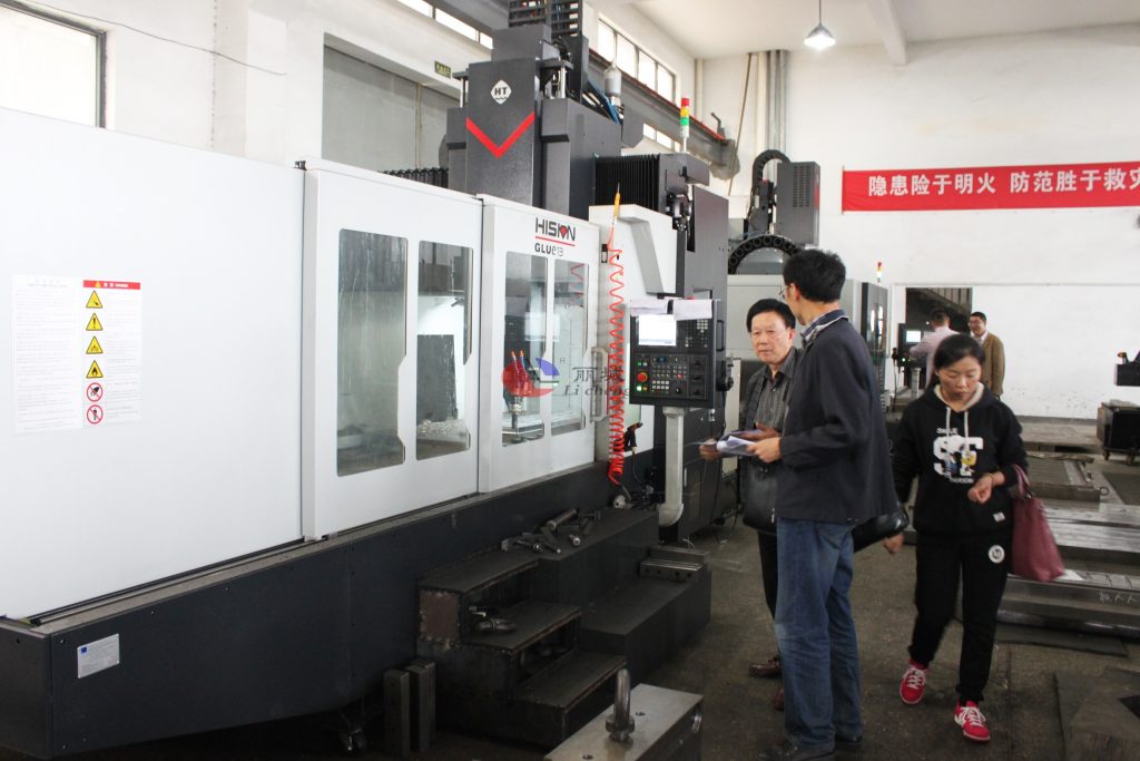 华体会平台入口塑业采用“机器换人”项目，往”智造“行业前行